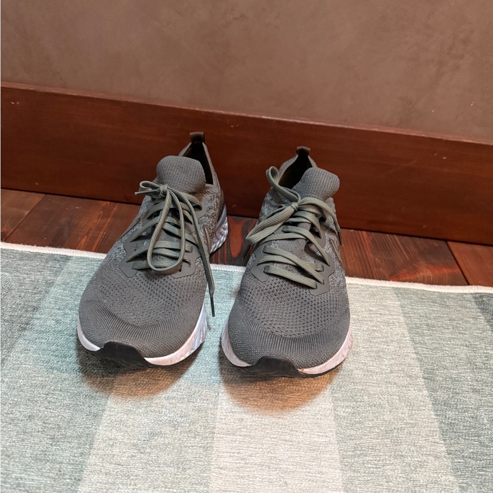 Nike Epic React Flyknit 2 Size 12 - image 3